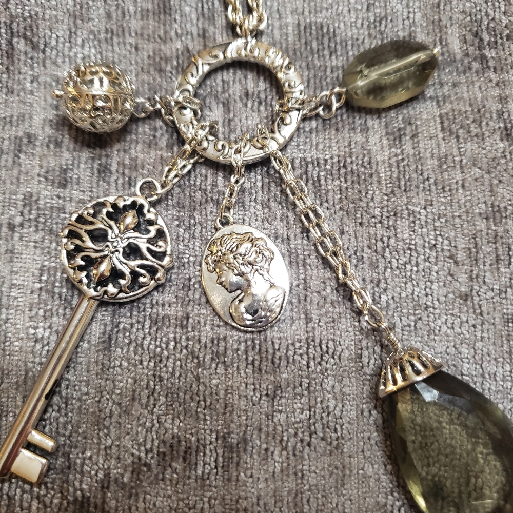 Lia Sophia necklace